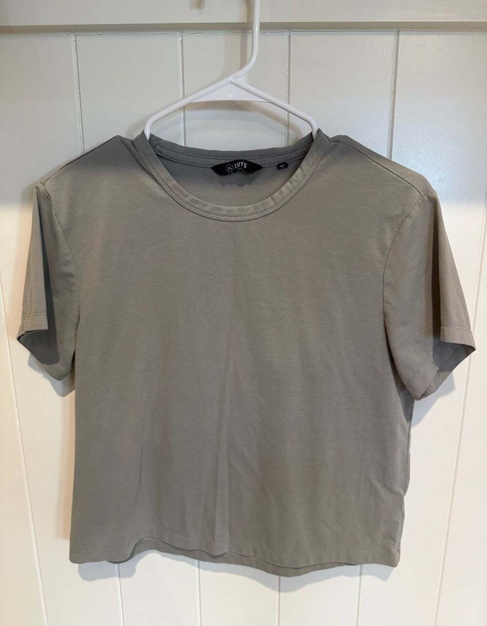 Cuts PYCA Pro Women's Cropped Crew Neck T-Shirt